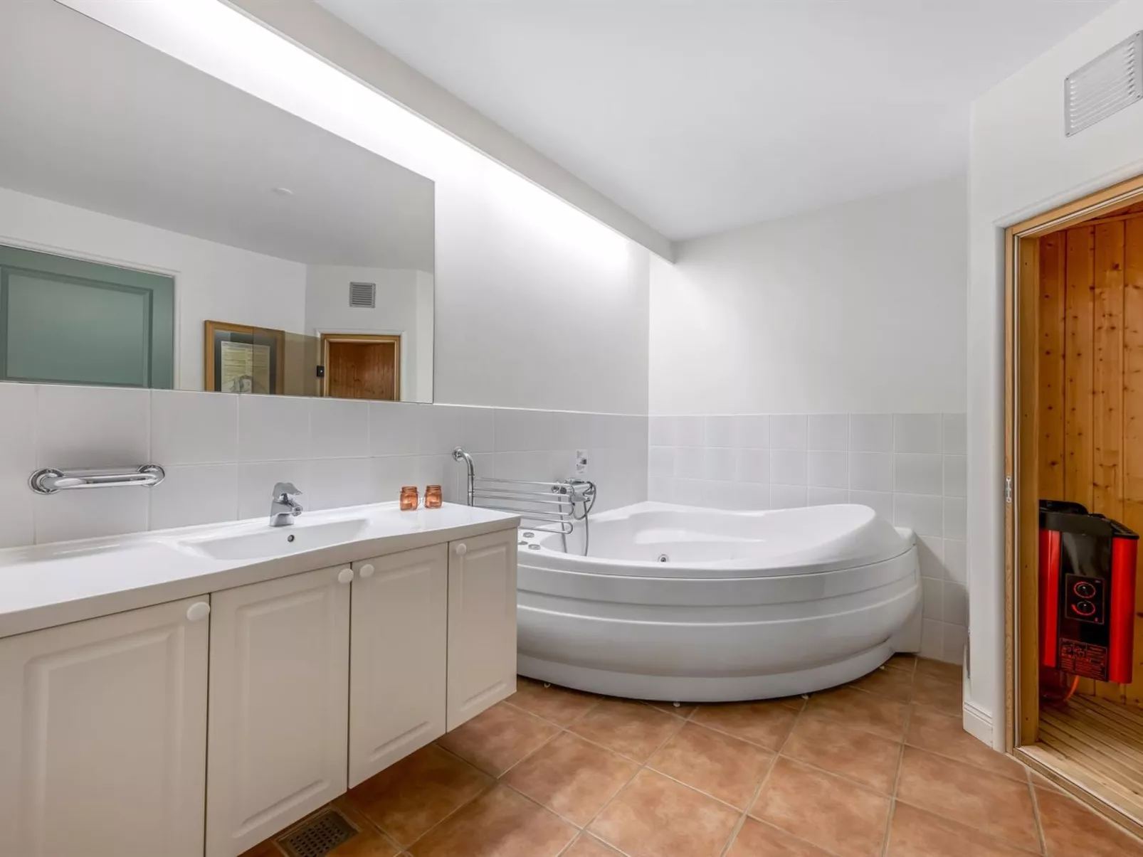 "Hildegerd" - 100m from the sea-Binnen