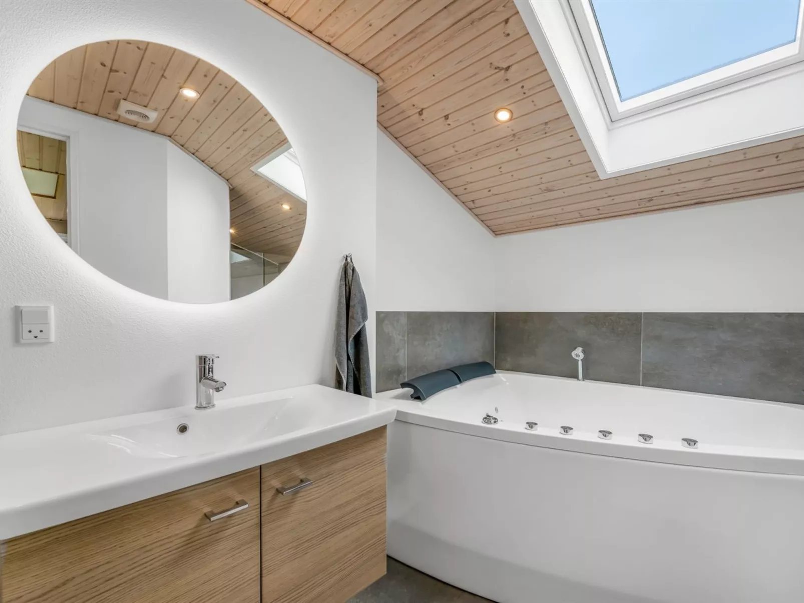 "Roland" - 200m to the fjord-Binnen