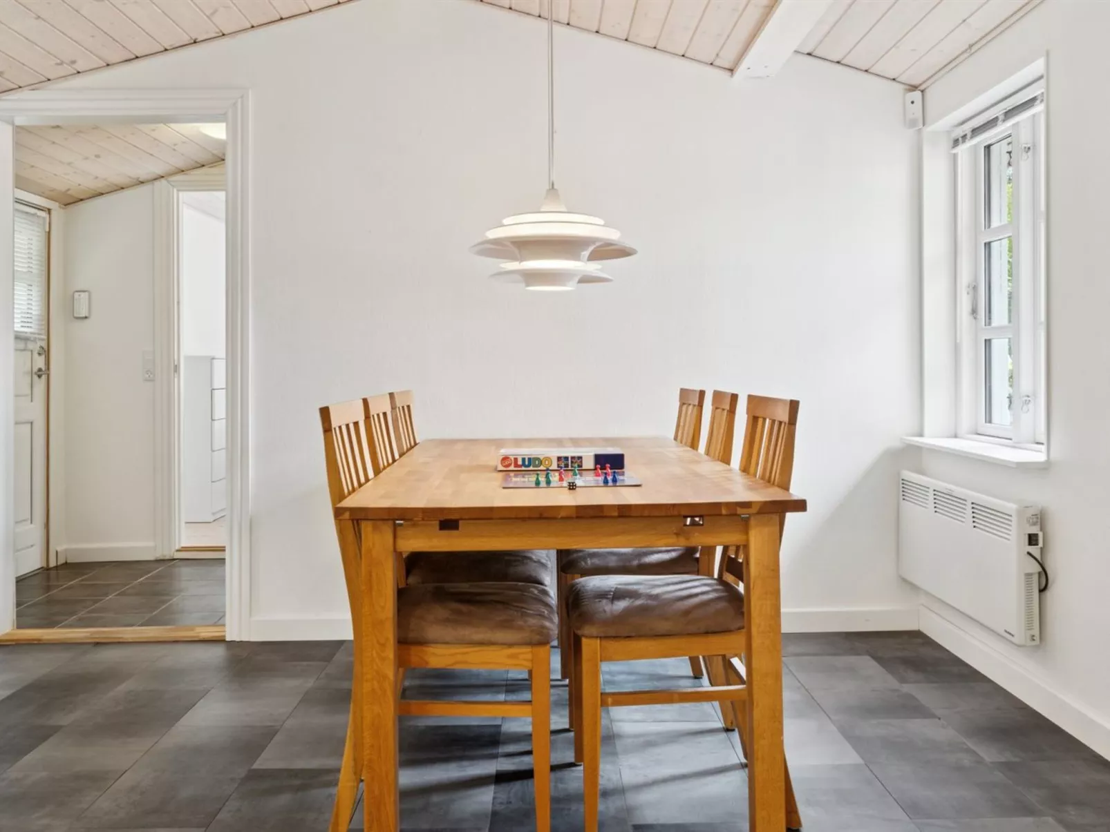 "Sixten" - 400m to the fjord-Binnen