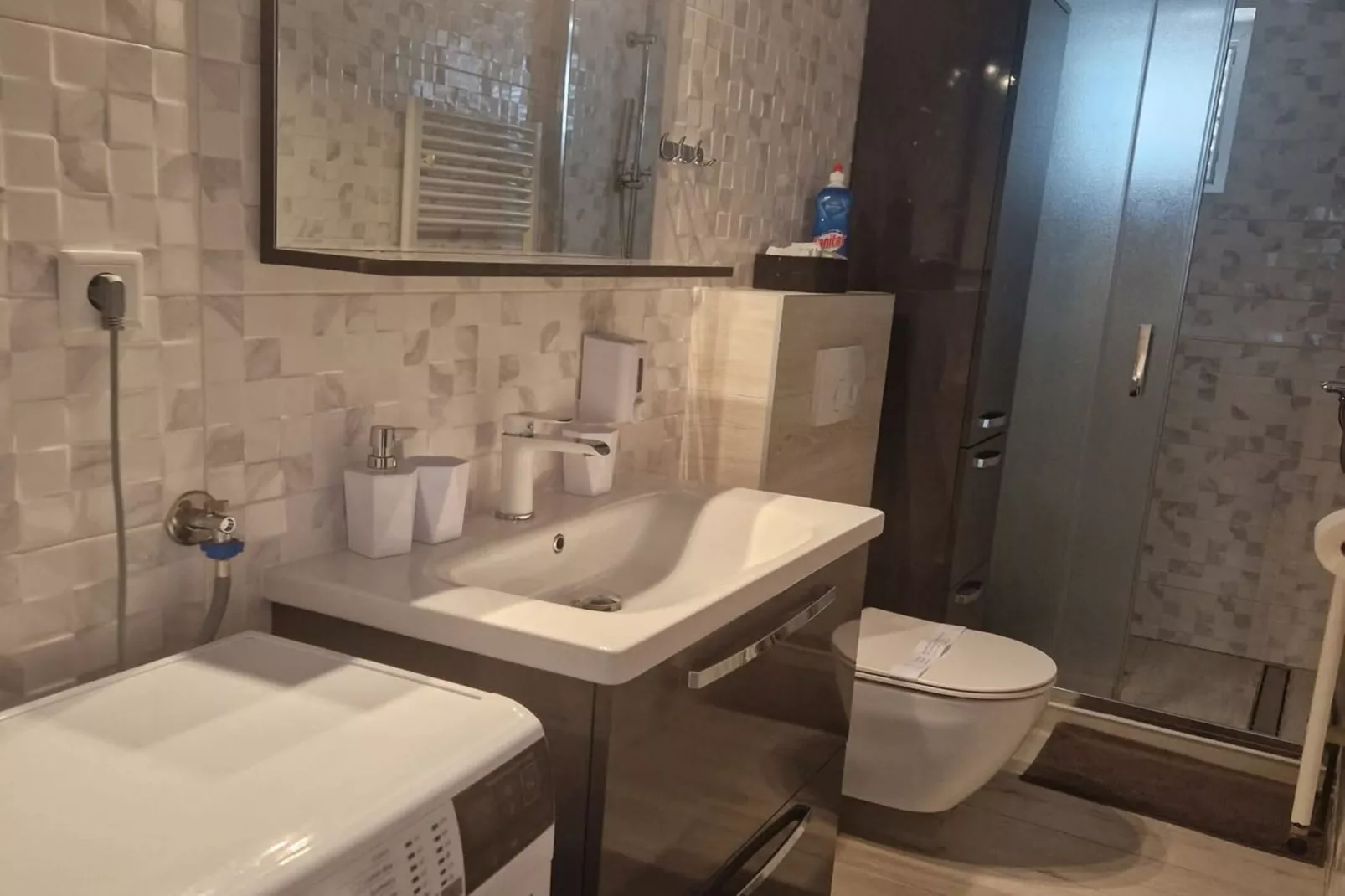 Three-Bedroom Apartment With Sea View A2-Badkamer