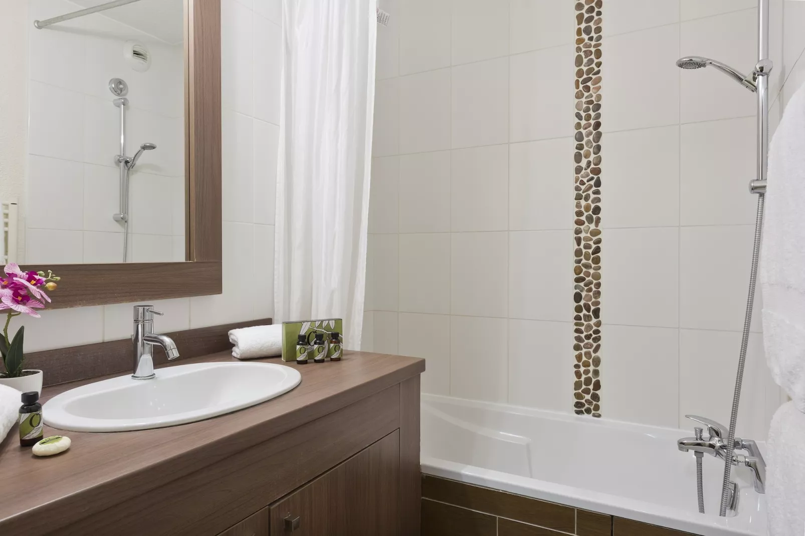 1-Bedroom Apartment - LA RESERVE-Badkamer