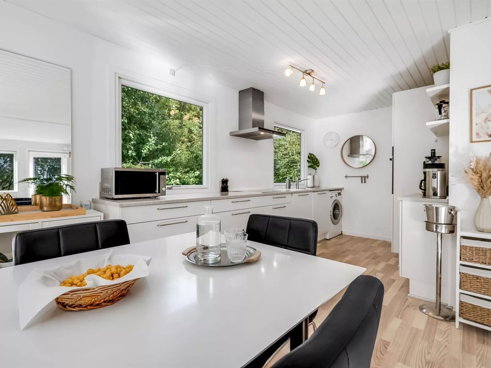 "Winder" - 925m from the sea-Binnen