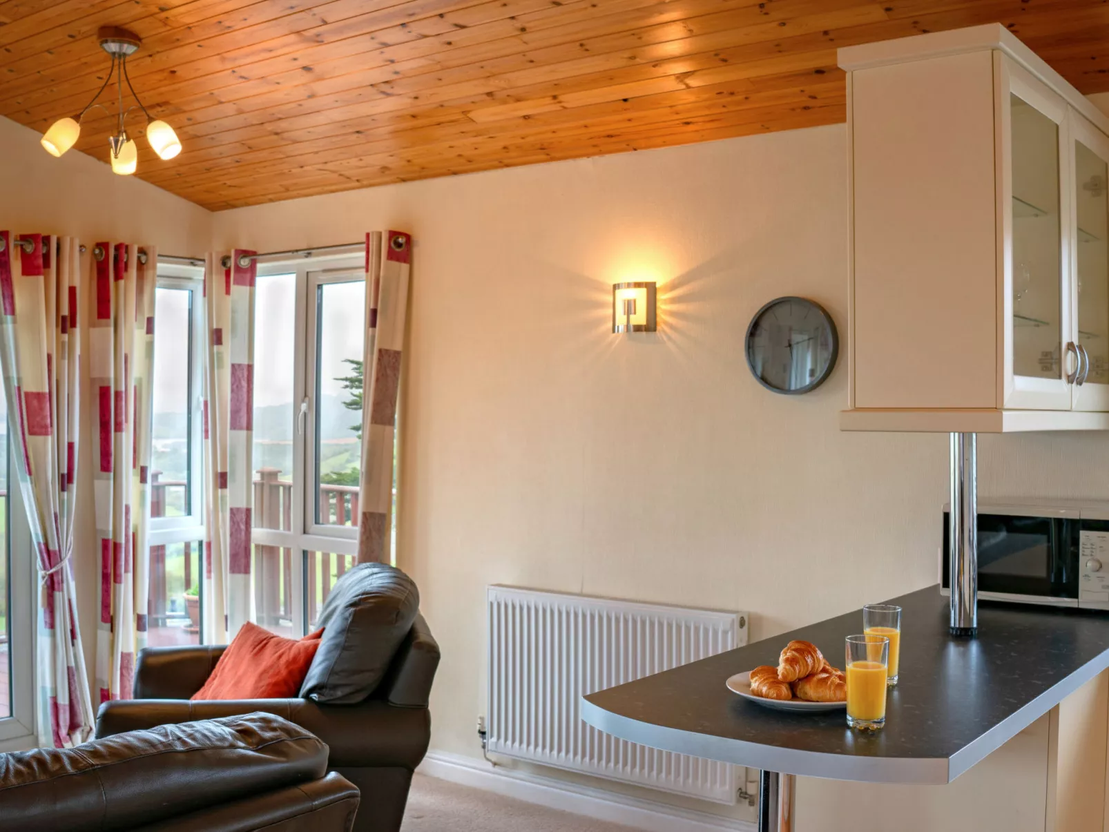 Whitsand Bay Lodge-Binnen