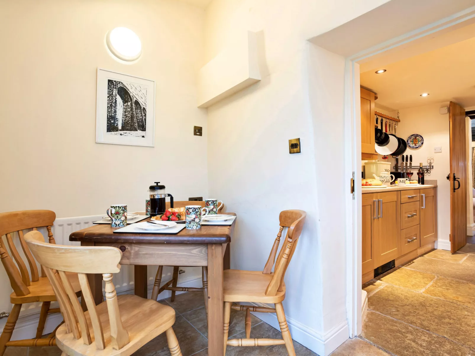 Two Storrs Cottages-Binnen