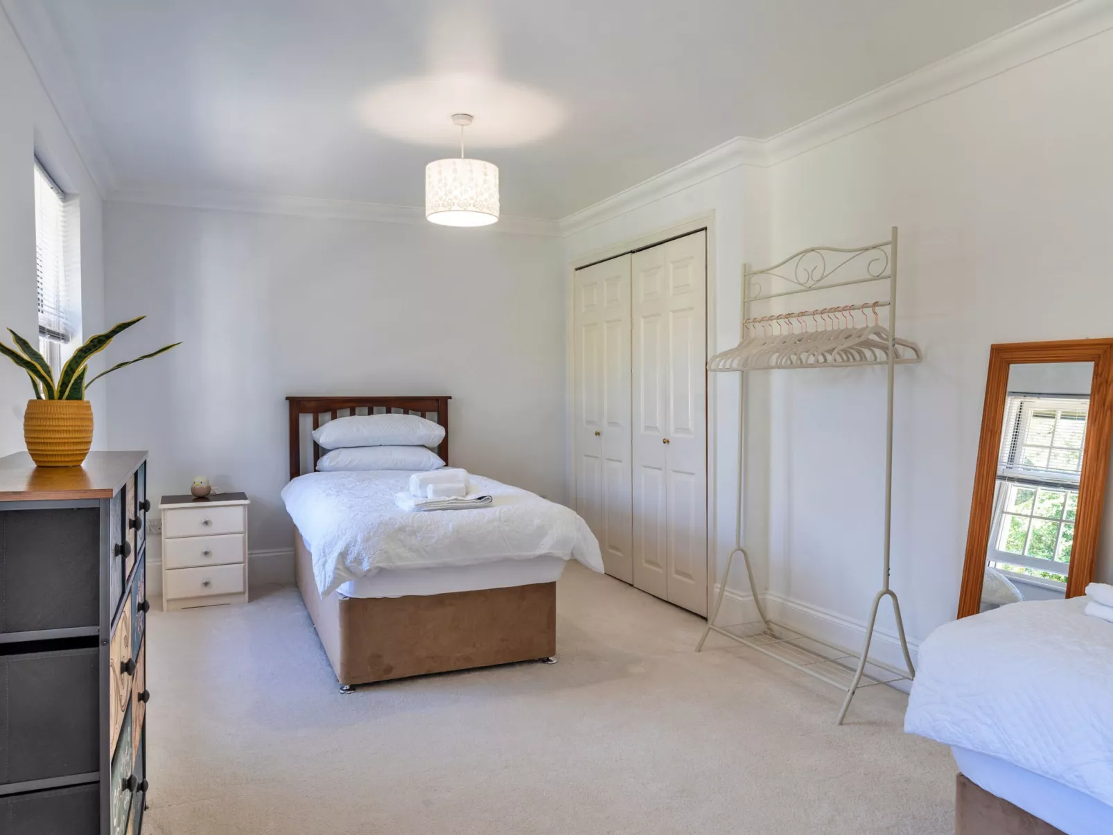 Nicely Tucked Away Cottage-Binnen