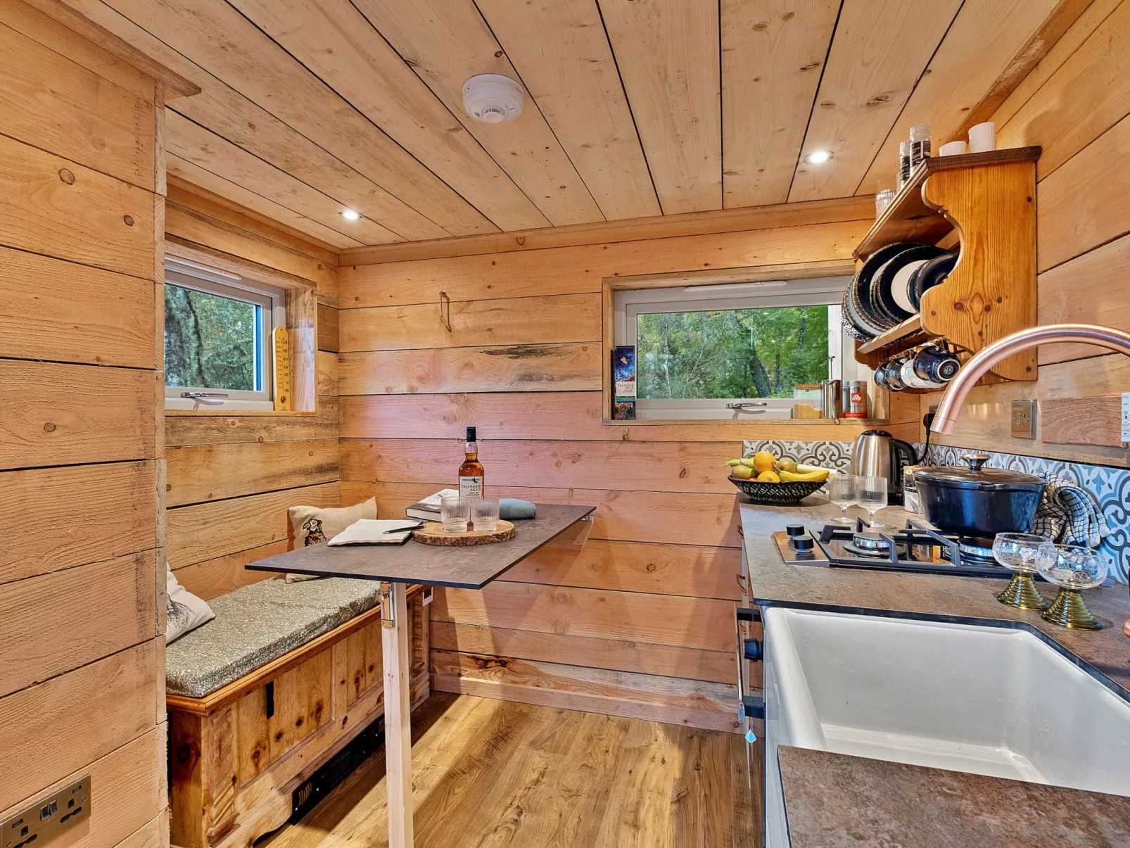 Cosagach Falls Cabin-Binnen