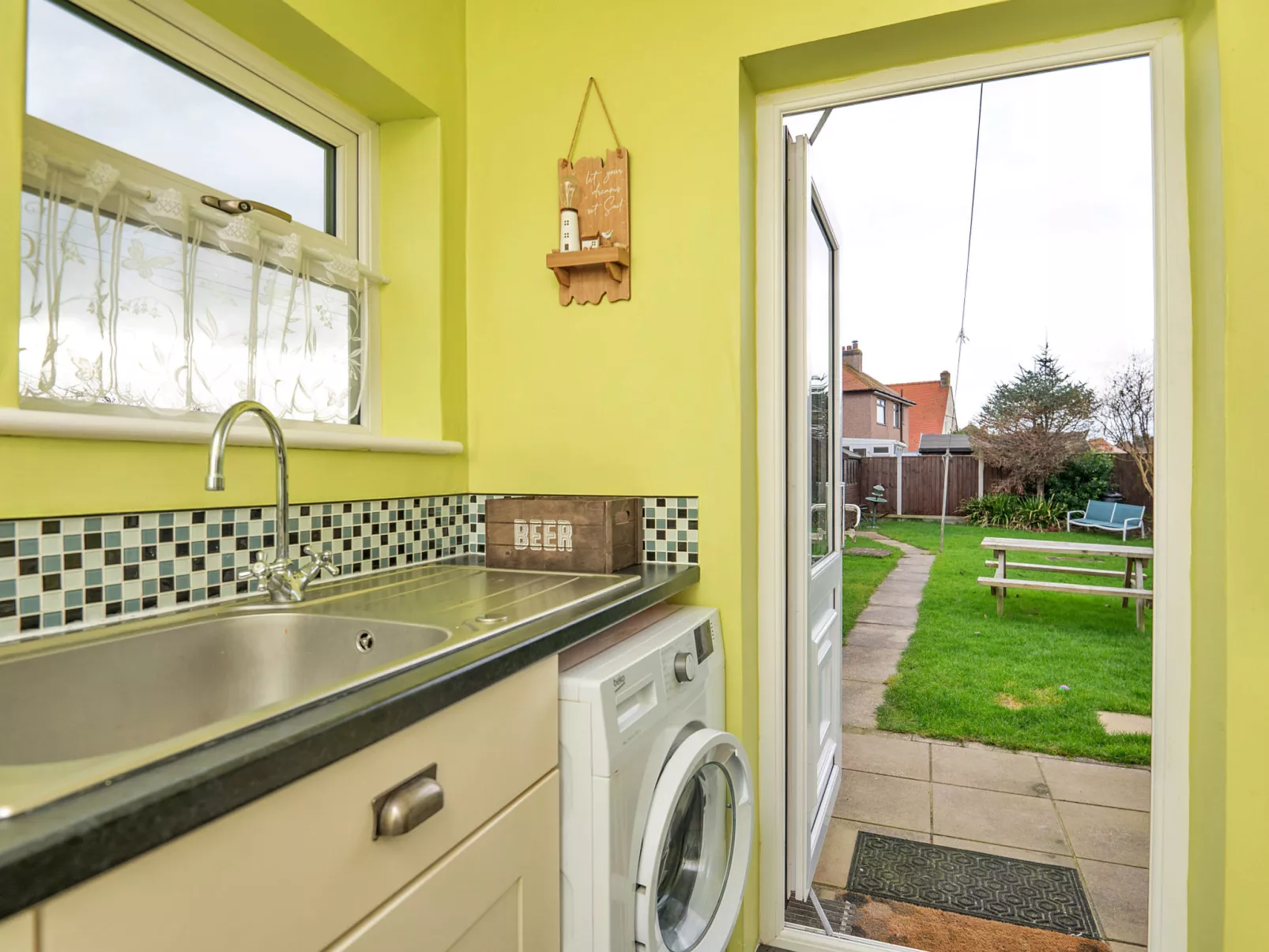 Llys Llewellyn-Binnen