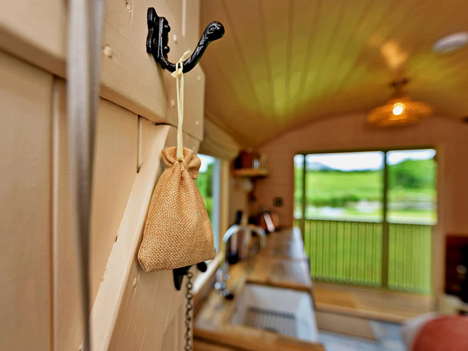 'Marared' Gypsy Hut-Binnen