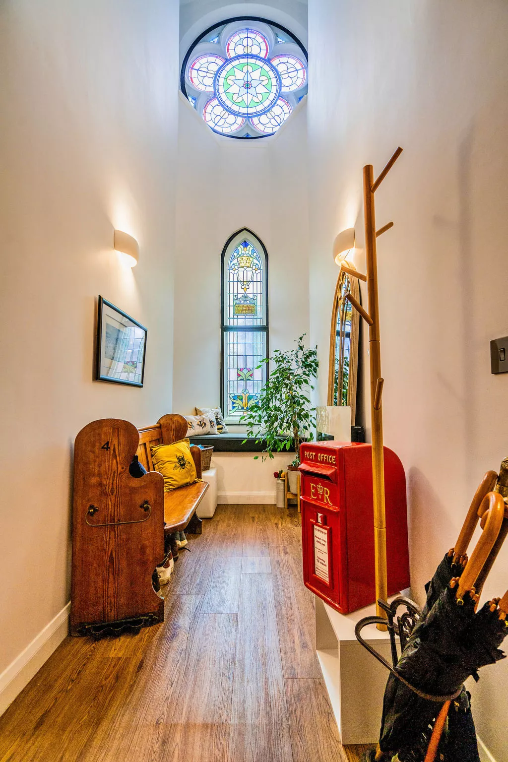 The Church Vaults-Binnen