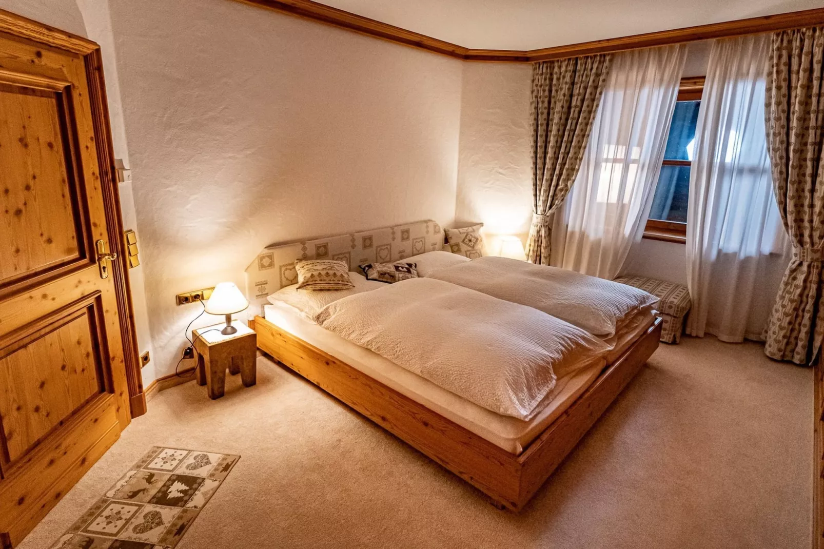 Bad Kleinkirchheim Lush and Spacious Villa with Indoor Pool and Wellness - Seven Bedroom Villa-Slaapkamer