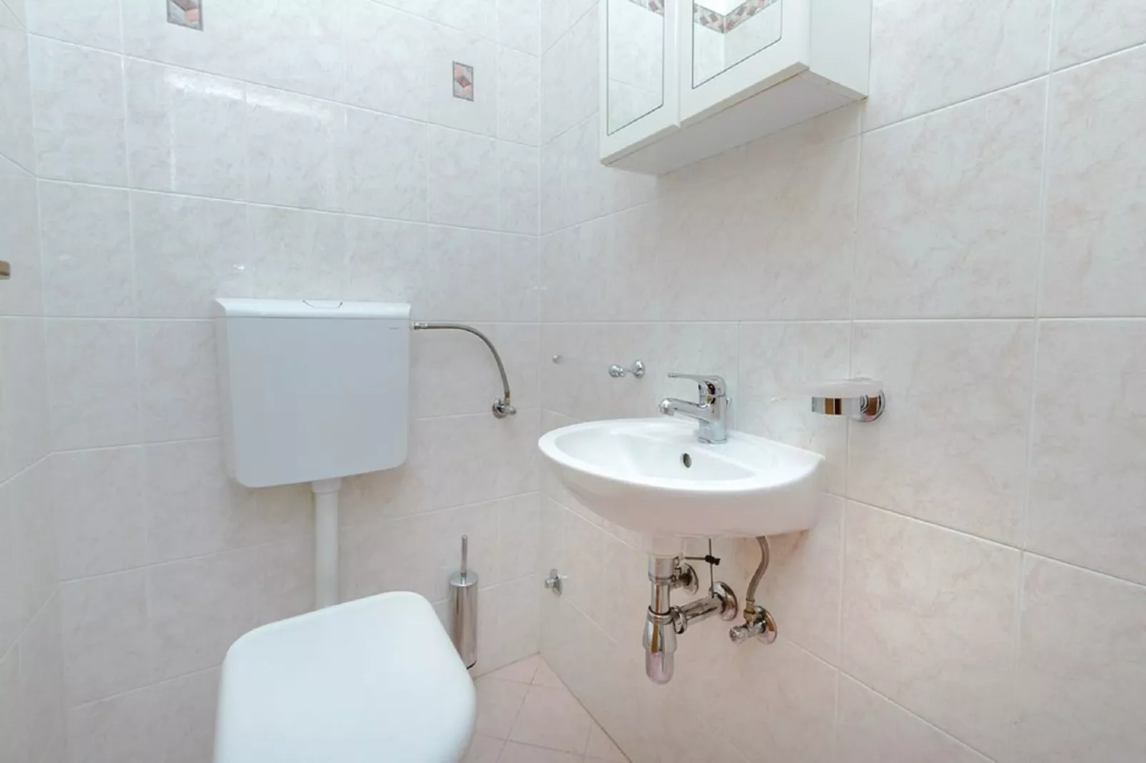 Three Bedroom Apartment with Pool-Badkamer