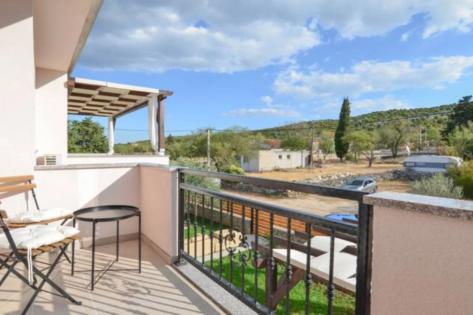 Villa With Pool-Terrasbalkon