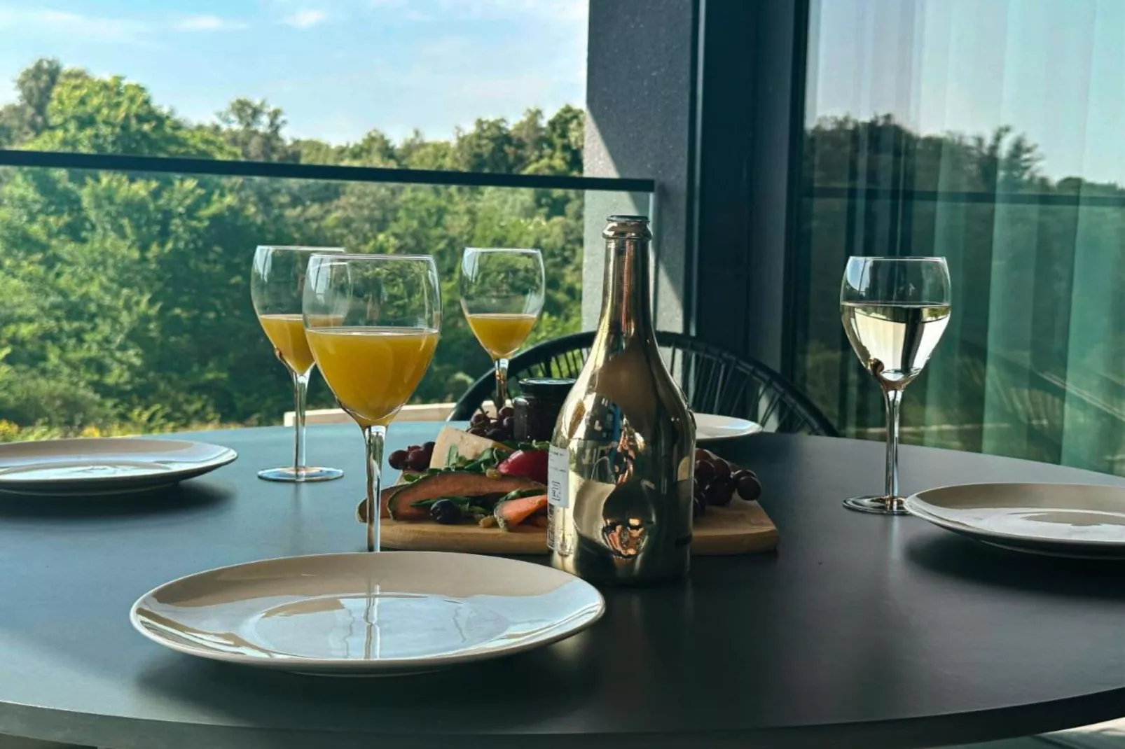 Leonarda Waterfront Residences-One-Bedroom Apartment With Terrace (The Adriatic One) -S1-Eetkamer