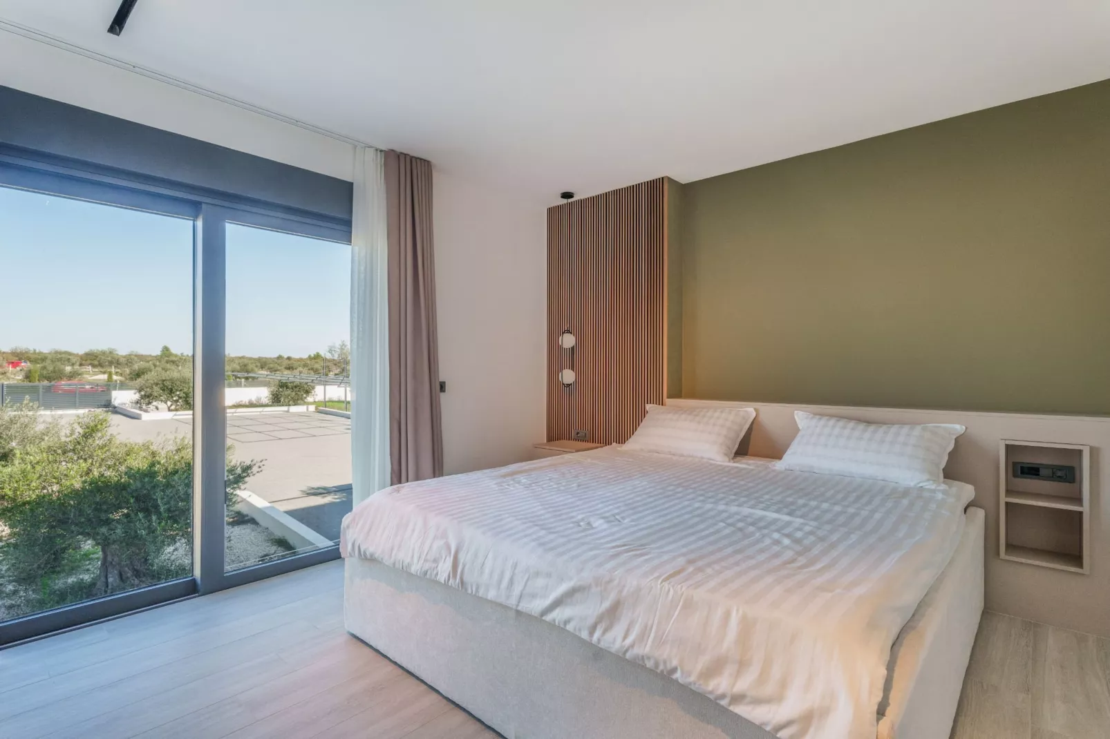 Villa Freedom - Five Bedroom House with Balcony-Slaapkamer