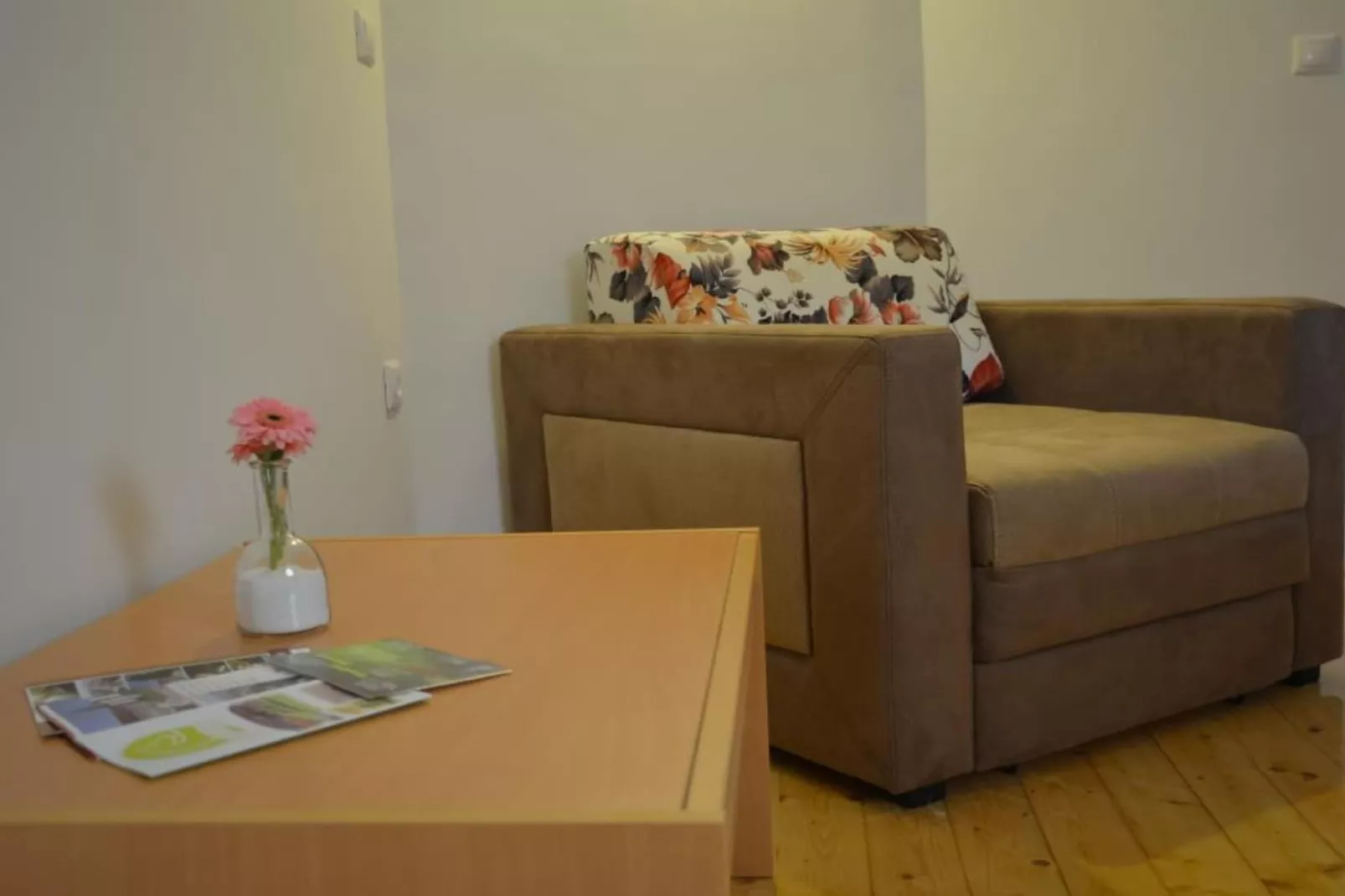 Zevnik Quiet Retreat with Stunning Views and Equestrian Activities - One Bedroom Apartment-Slaapkamer