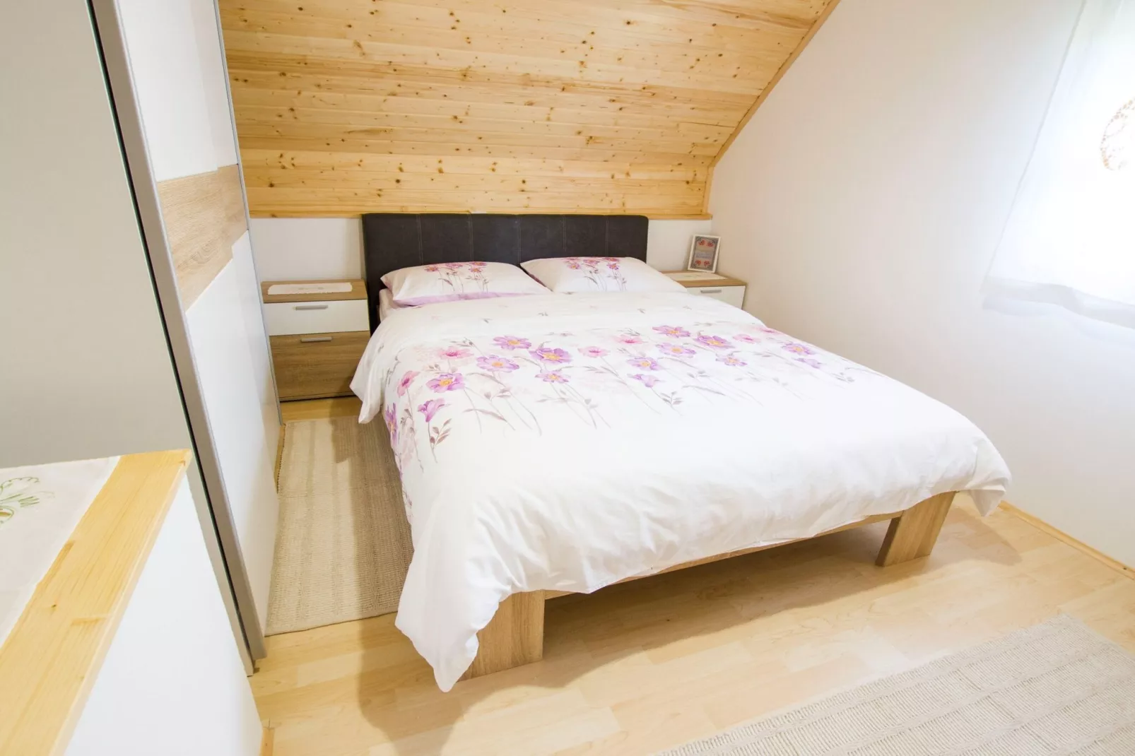 Sunny Two Bedroom Retreat in Beautiful Bizeljsko - Two Bedroom Country House-Slaapkamer