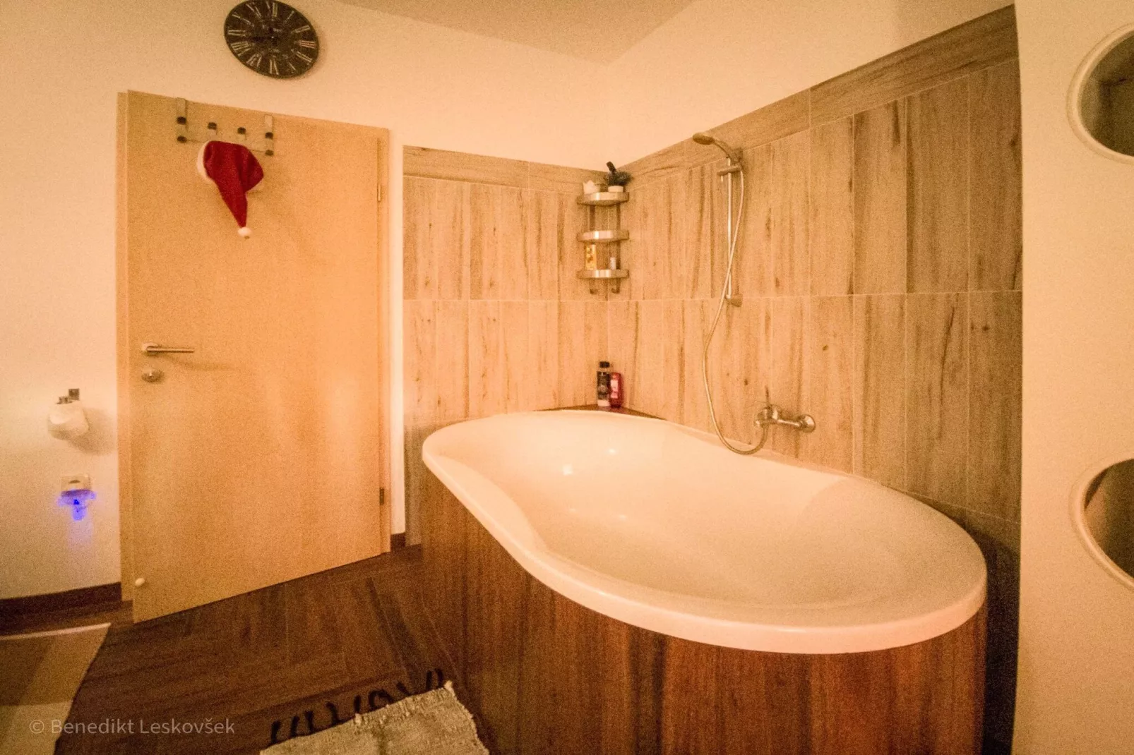 Rustic Refuge Glamping with Hot-Tub and Sauna - Two Bedroom Apartment with Terrace-Badkamer