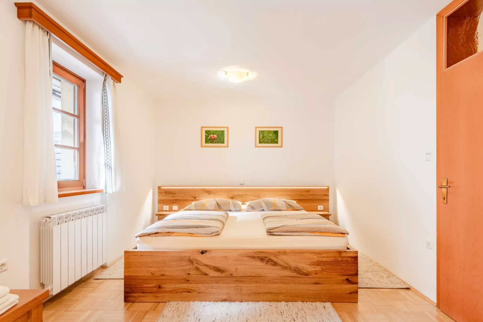 Log pod Mangartom Amazing Apartment with Balcony - One Bedroom Apartment with Balcony-Slaapkamer