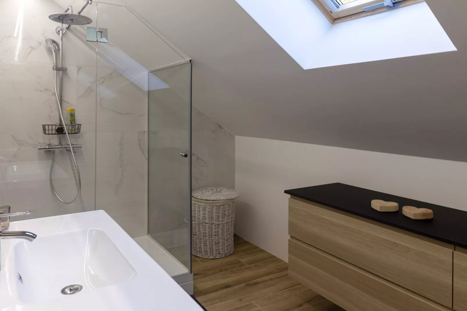 Mountain View Villa with Sauna and Hot-Tub - Three Bedroom Villa with Sauna and Hot-Tub-Badkamer