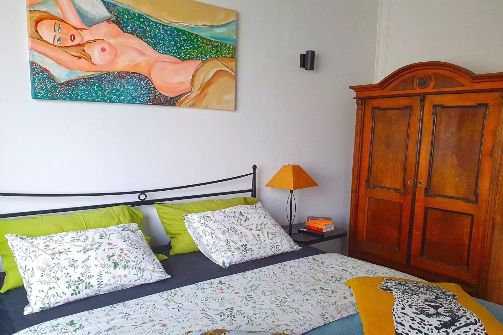 Bright and Sunny Apartment with Terrace - Two Bedroom Apartment with Terrace-Slaapkamer