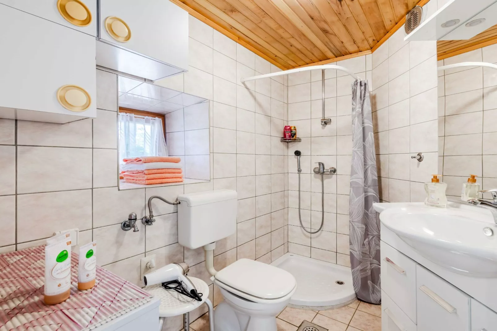 Nature Hideaway Holiday Homes with Sauna - Two Bedroom Holiday Home (owner Liza)-Badkamer