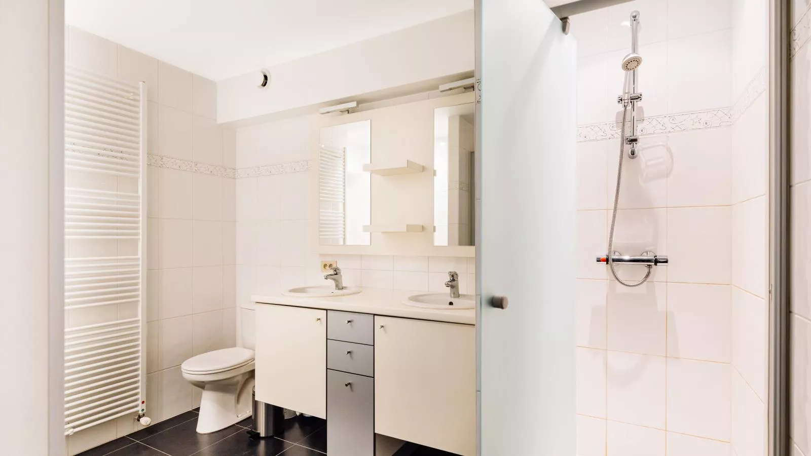 Brit Eerste-Badkamer