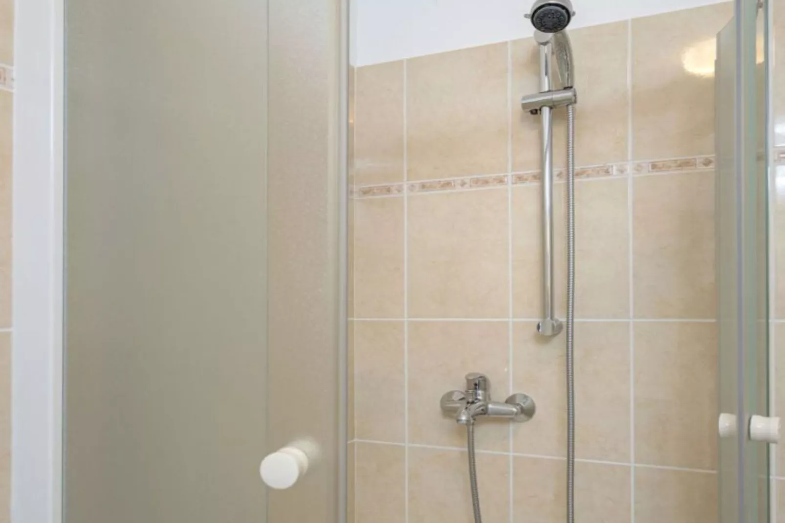 One Bedroom Apartment with Terrace and Sea View 4-Badkamer