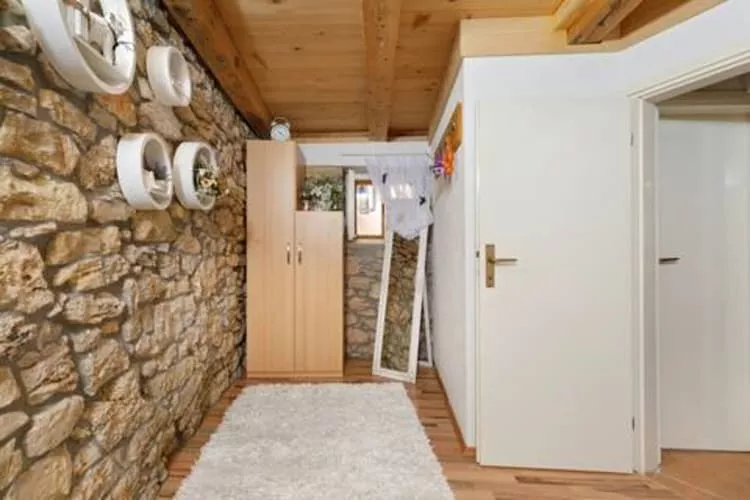 Holiday Home Lišnjak - Three Bedroom Holiday Home with Pool