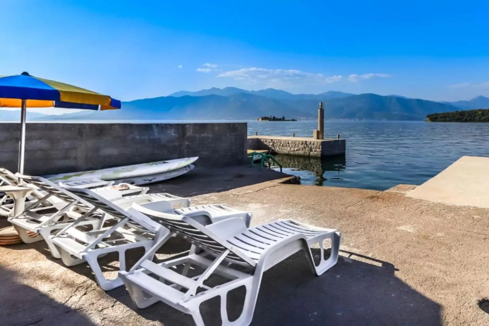 Beachfront Escape – Steps from the Crystal-Clear Sea - One Bedroom Apartment 2-Sfeer