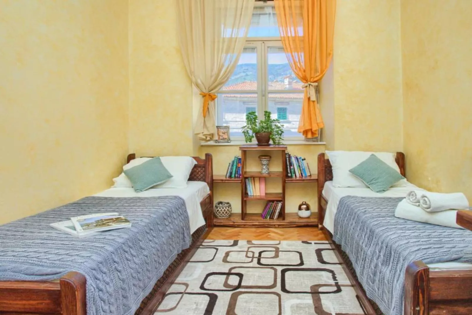 Kotor Old Town Charm Apartment - Two Bedroom Apartment-Slaapkamer