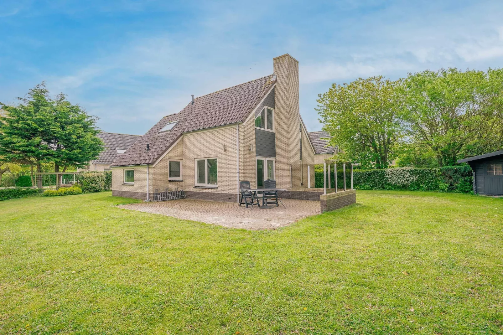 Kamperfoelie 45-Buitenkant zomer