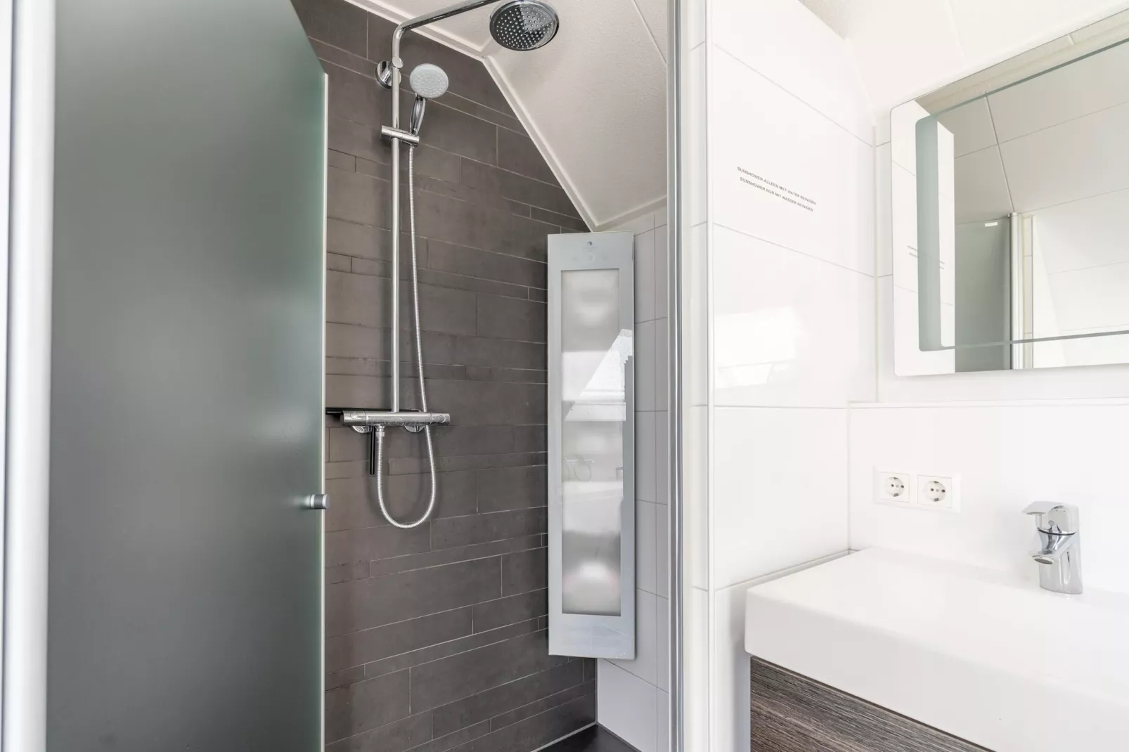 Kamperfoelie 67-Badkamer