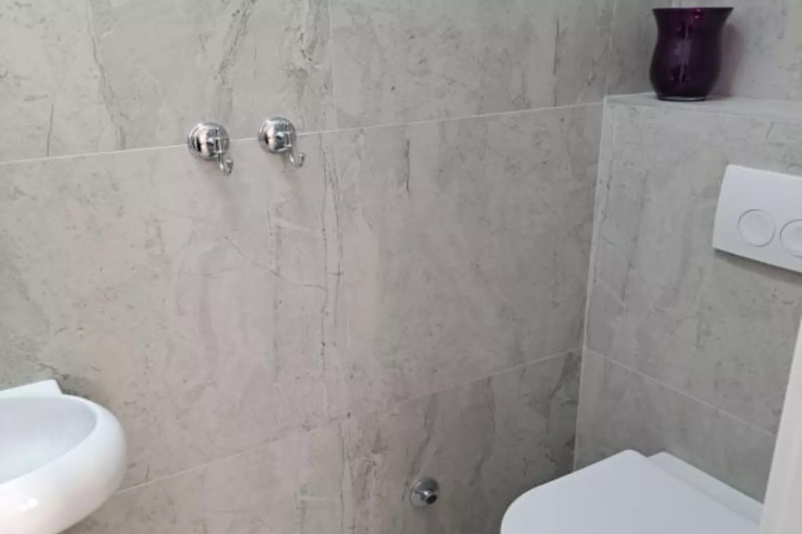 Villa With Pool-Badkamer