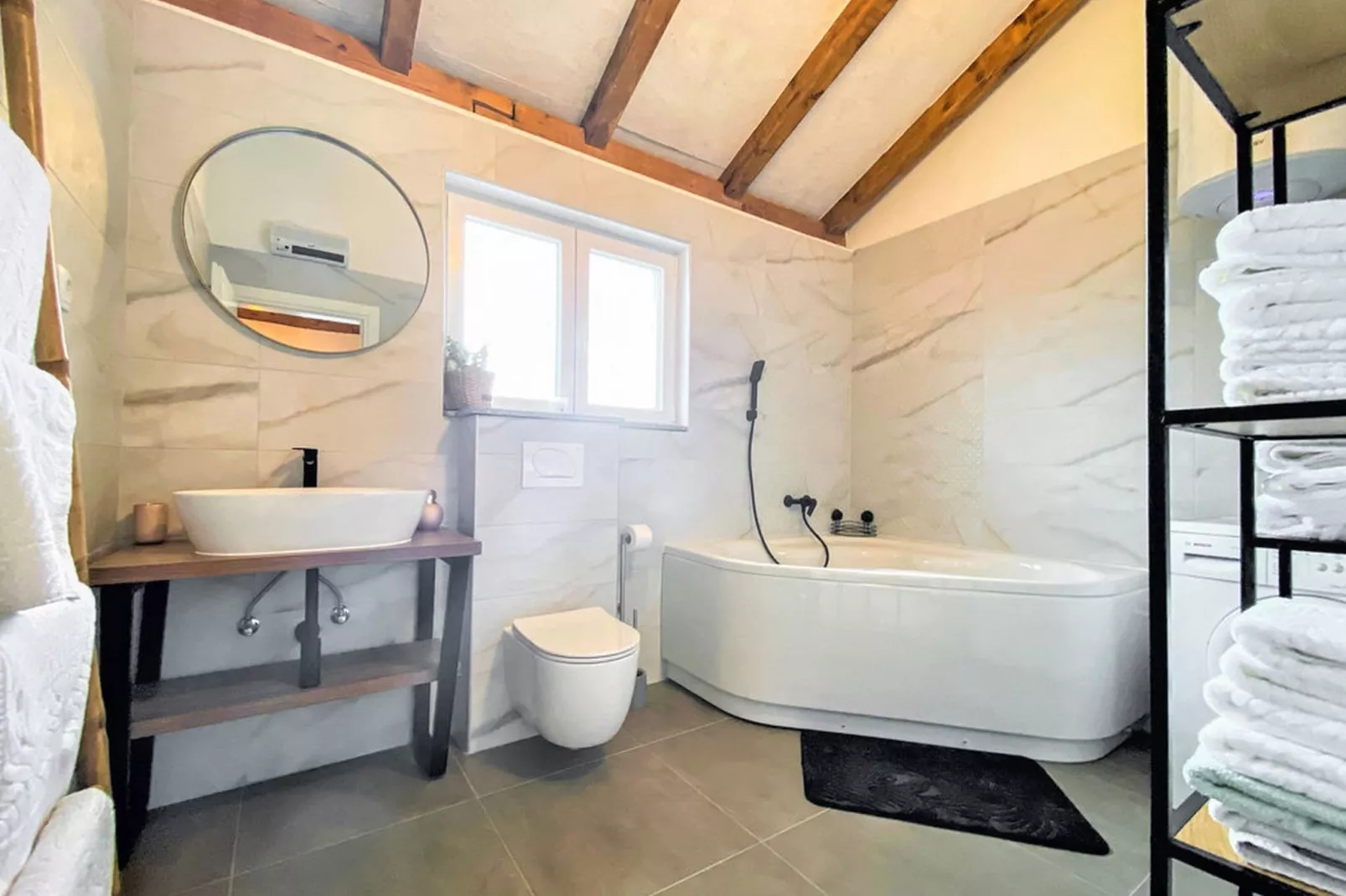 Villa Vinka - Three Bedroom Villa with Swimming Pool-Badkamer