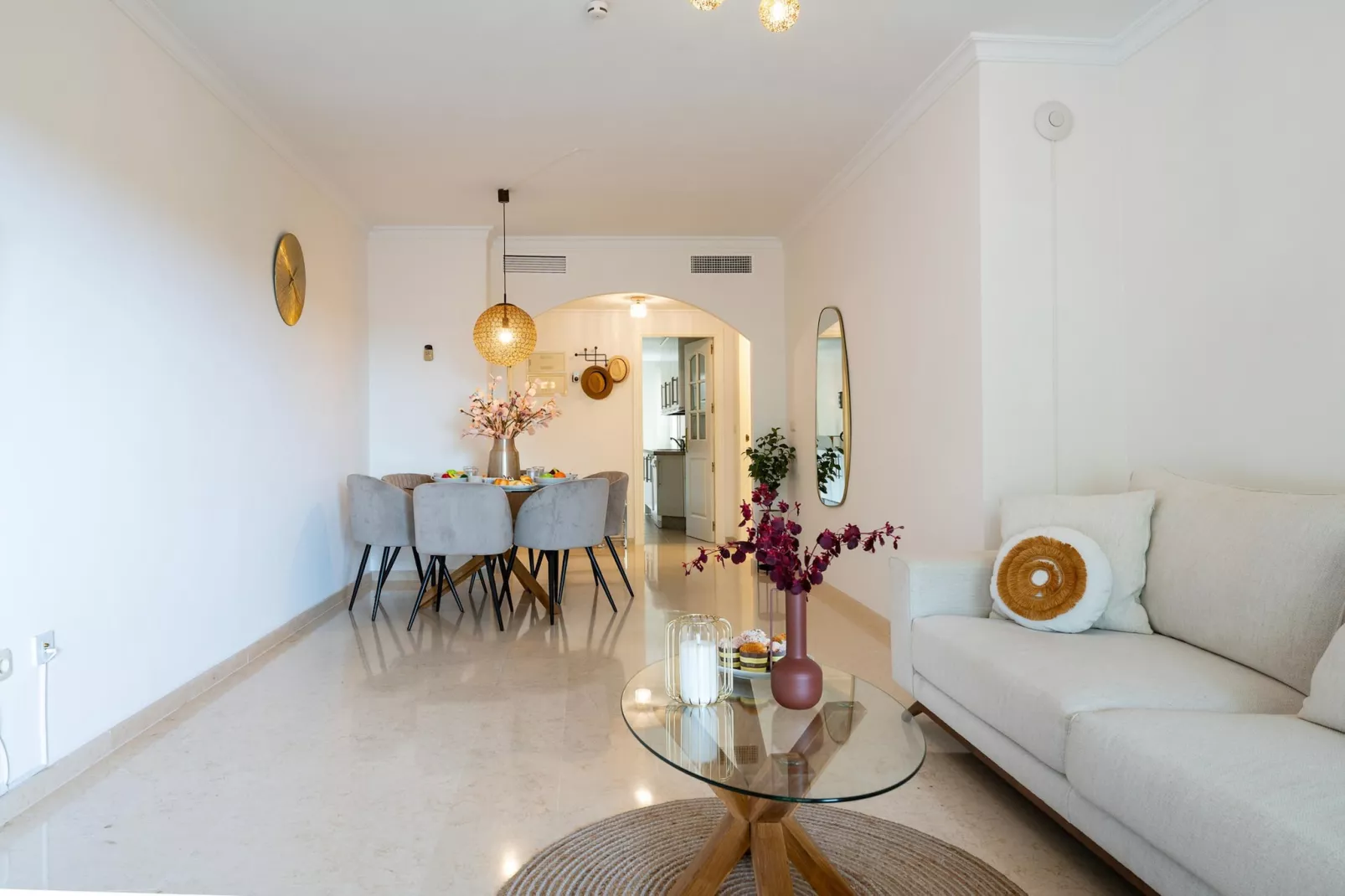 CT 375 - Faro's Cozy Dream in Elviria - Marbella-Eetkamer