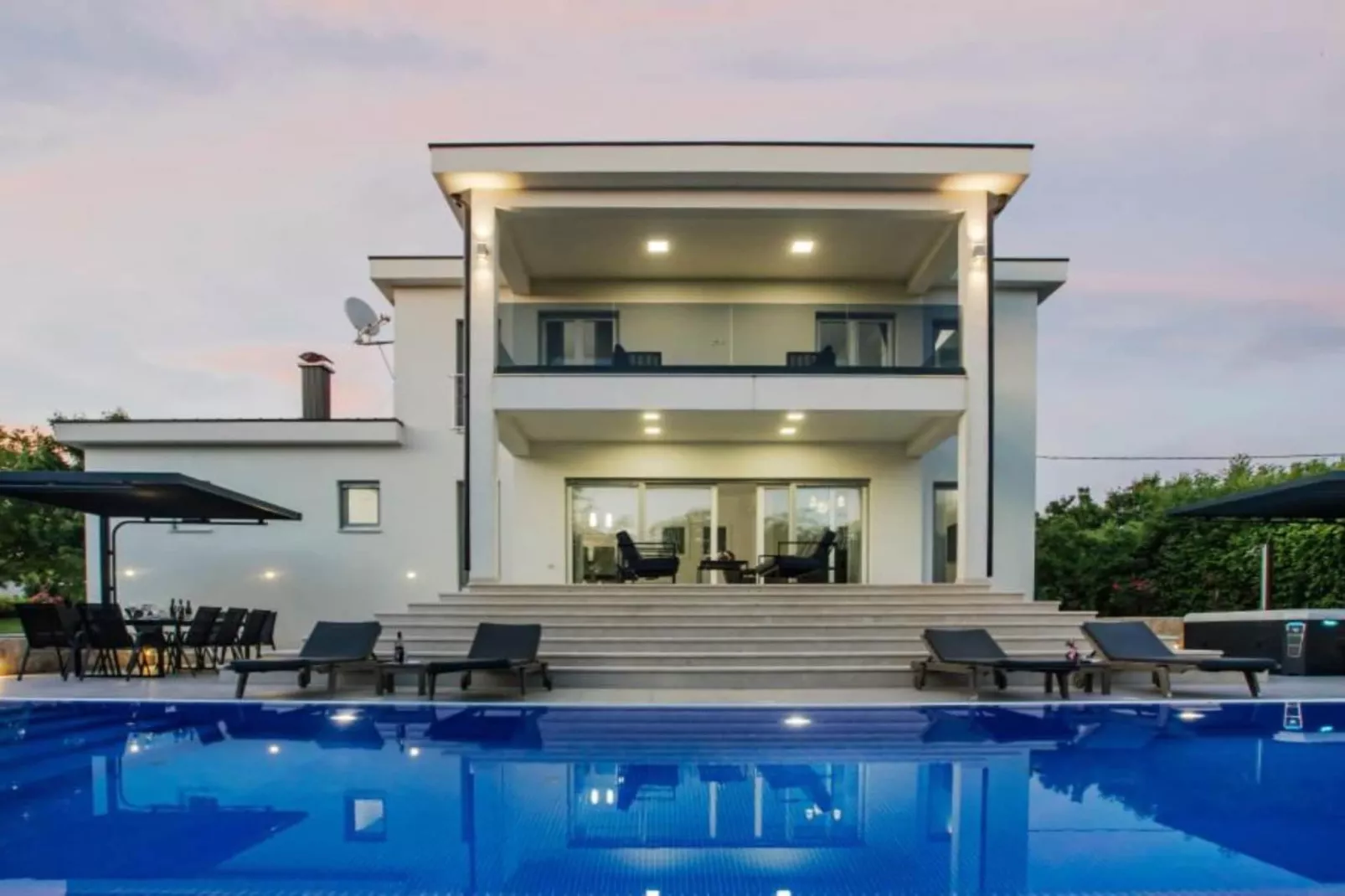 Beautiful Haven Villas - Villa Antonija with Outdoor Pool-Buitenlucht