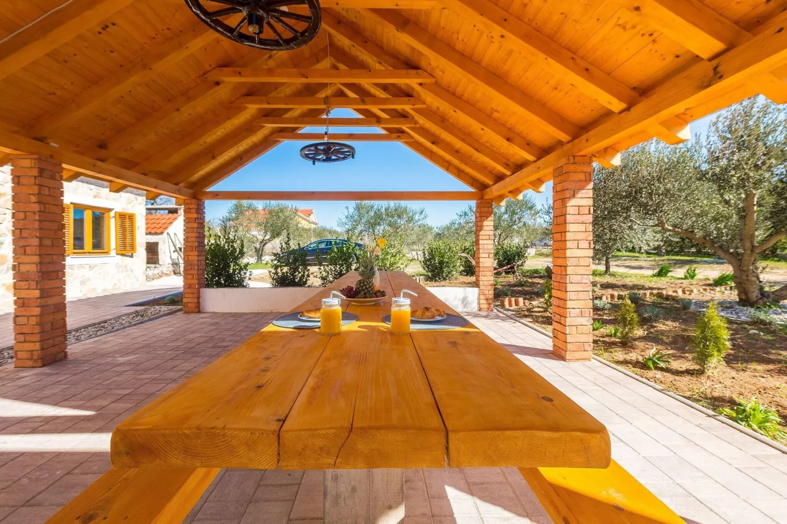 Holiday home Barba-Eetkamer