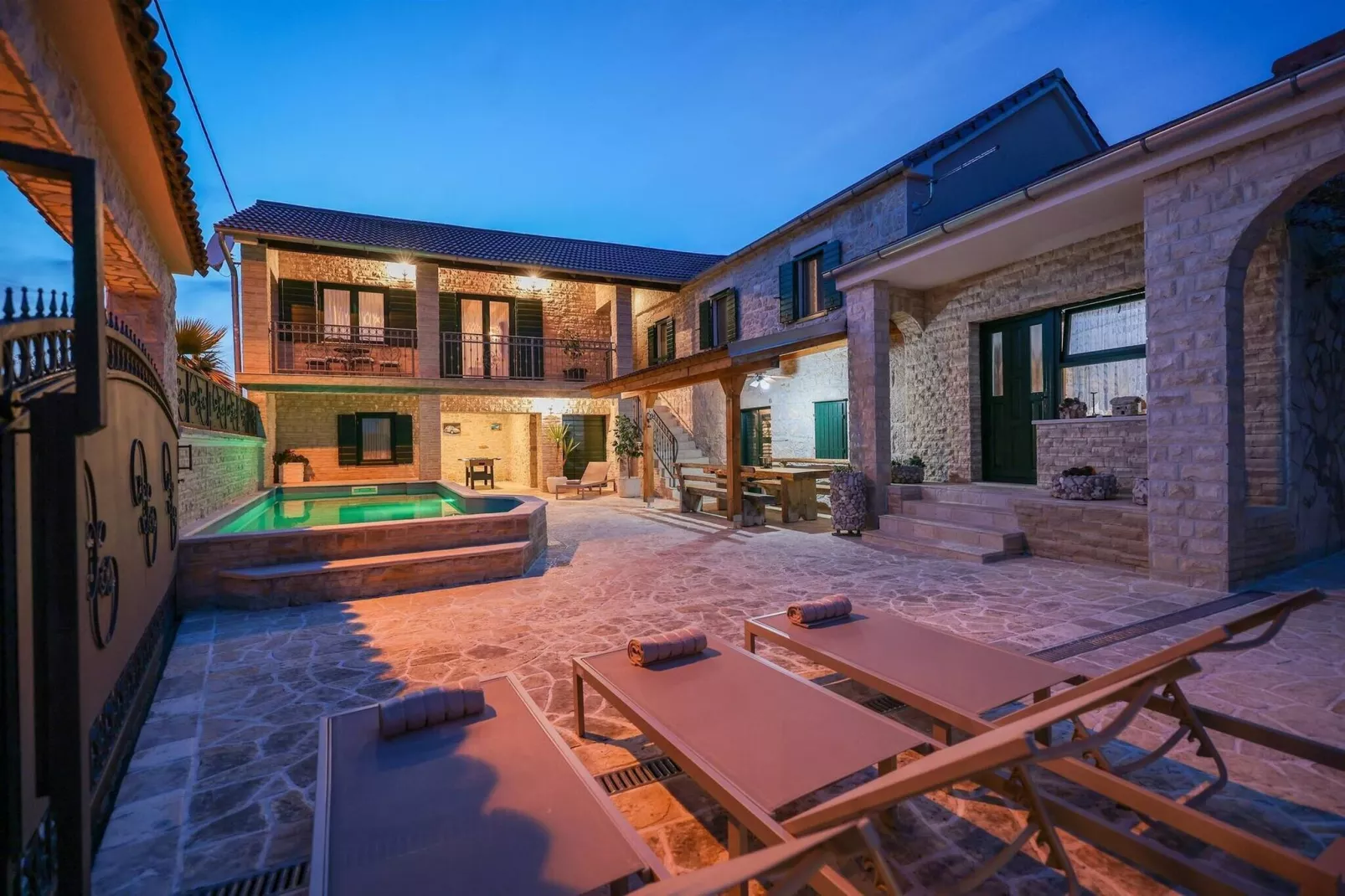 Authentic Villa Vita-Buitenkant zomer