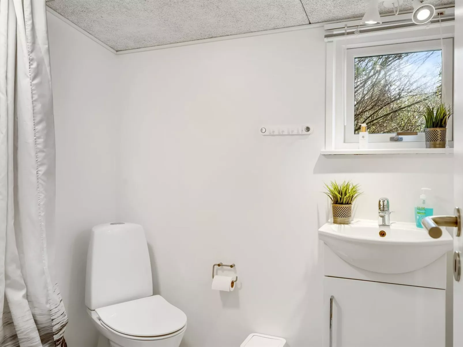 "Tekla" - 75m from the sea-Binnen