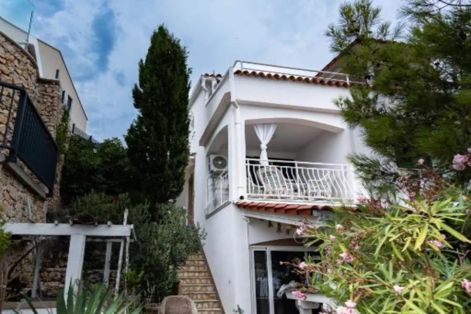 Apartment Green Garden View - One Bedroom Apartment With Terrace-Buitenlucht