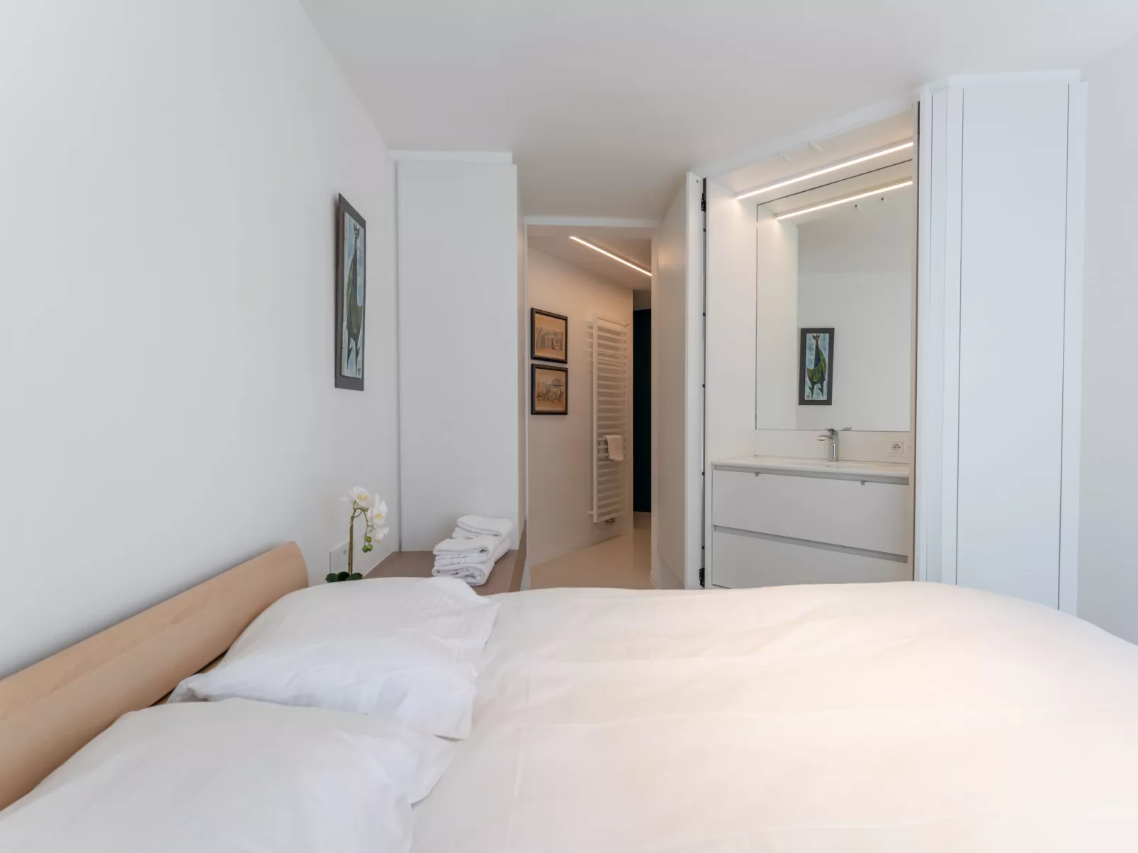 Marie Antoinette close by the sea-Binnen