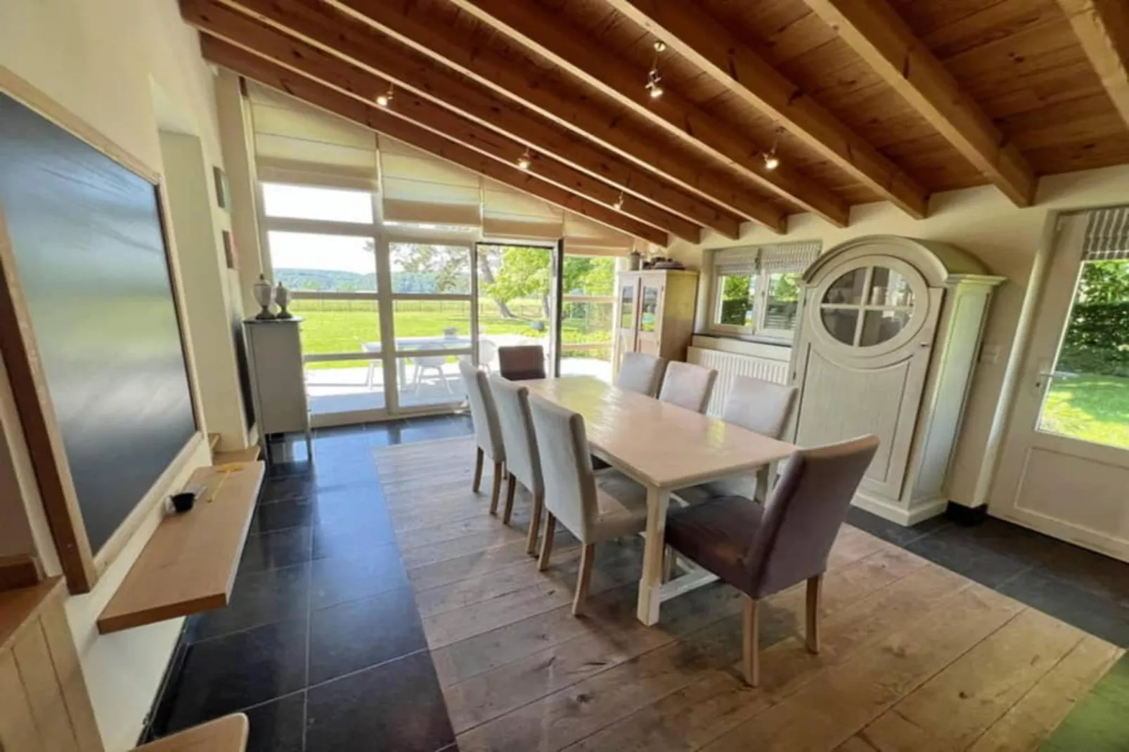 Les trois tilleuls-Eetkamer