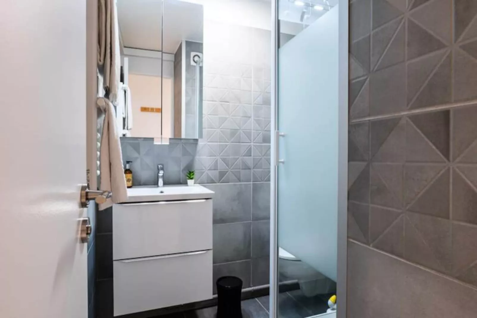 Résidence 2p Moderne, Proche Plages Et Palais Des Congr&egrave;s-Niet-getagd