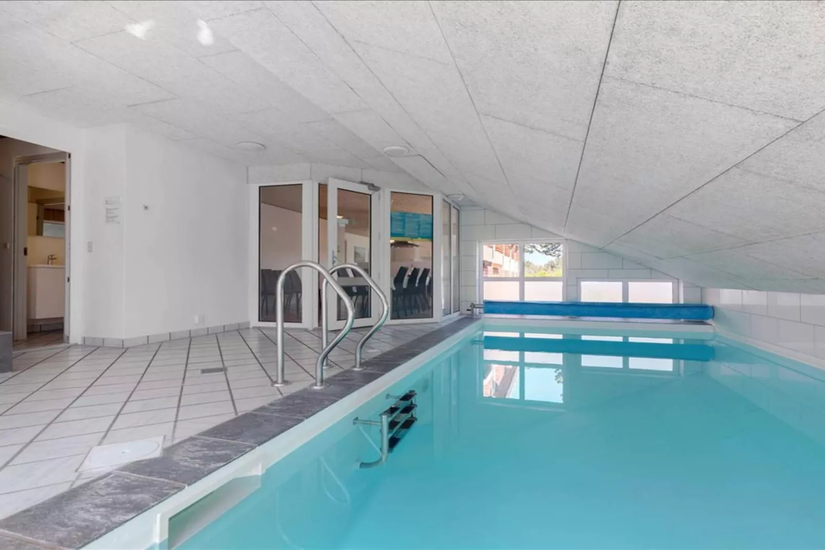 Zeezijde retraite met zwembad -- By Traum Ferienwohnungen-Zwembad