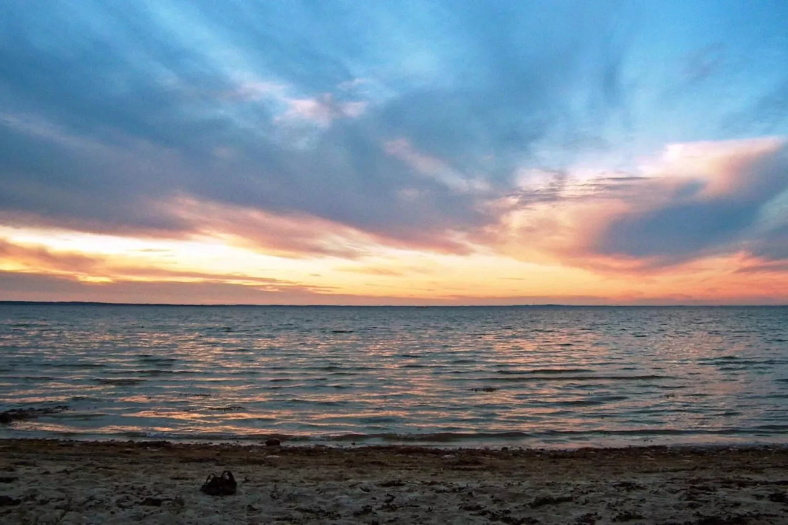 Luxe zwembadvilla bij zee -- By Traum Ferienwohnungen-Waterzicht