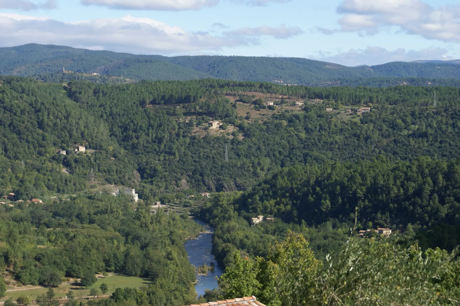 Villa - LES VANS-Uitzicht zomer