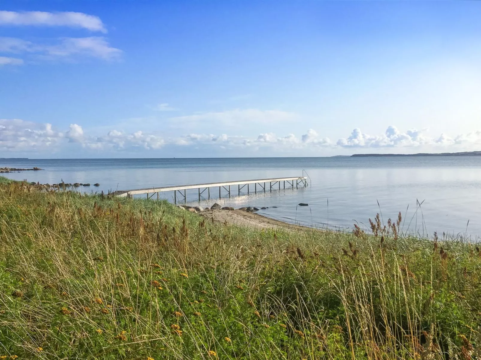 "Regni" - 300m to the fjord-Buiten