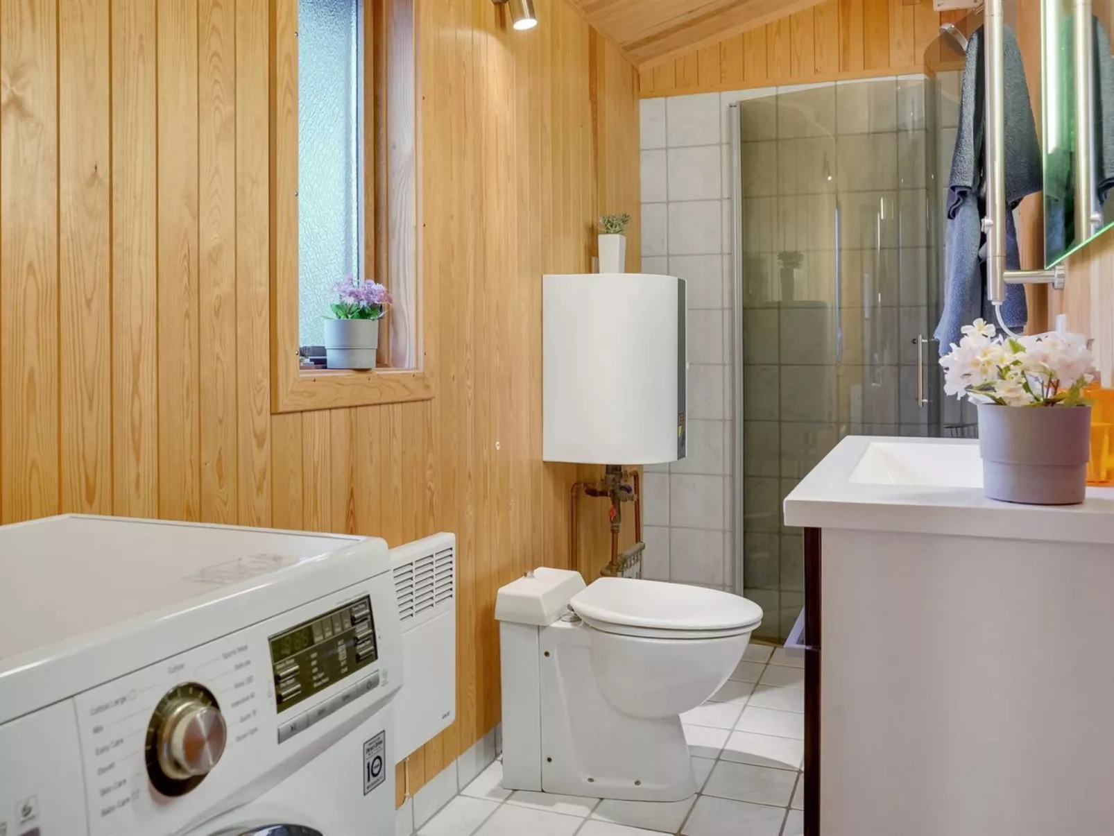 "Agda" - 100m from the sea-Binnen