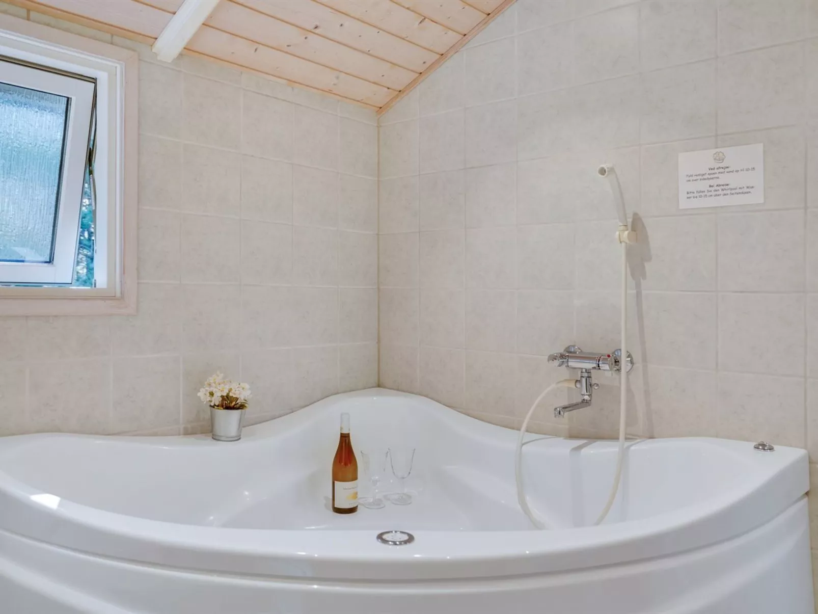 "Saana" - 700m from the sea-Binnen