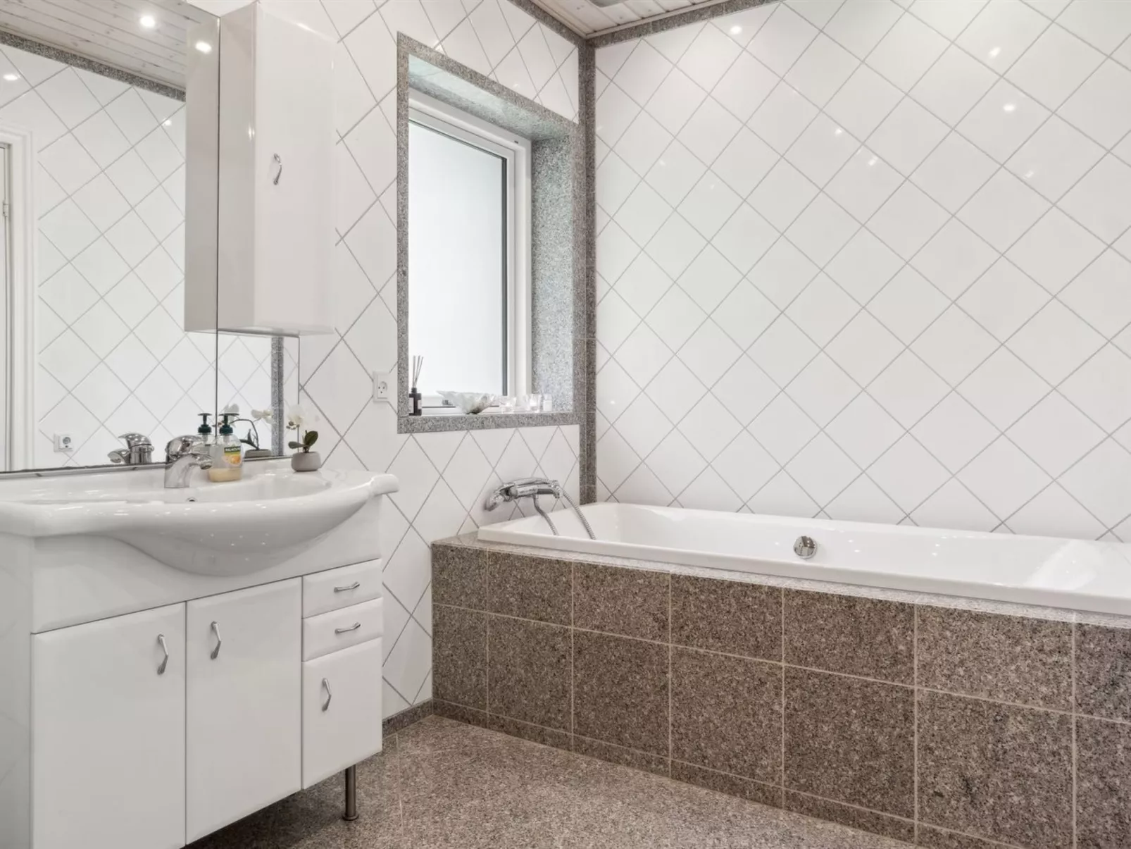 "Pietari" - 1.2km from the sea-Binnen